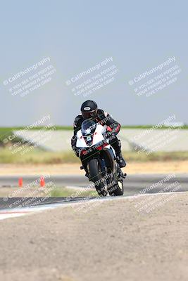 media/Aug-06-2023-TrackDaz (Sun) [[ac7f4f6367]]/C Group/wheelie bump/